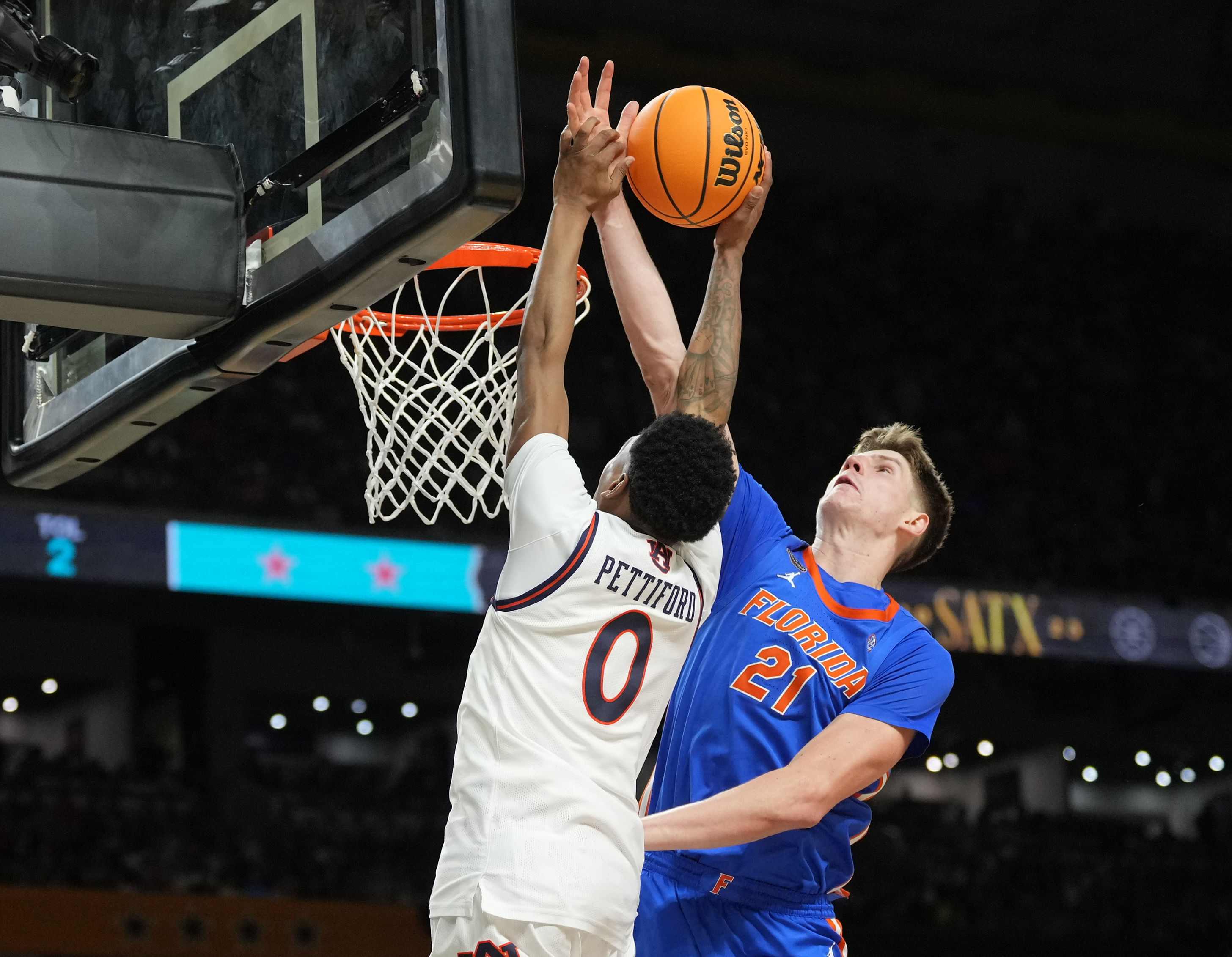 Auburn's Tahaad Pettiford has a tough stay-or-go decision with the NBA Draft. (Photo Credit: IMAGN)
